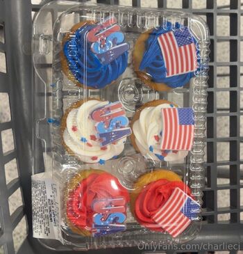 Charlie Jone / charliecj nude photo #2