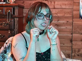 Charli / charliewildthing nude photo #6