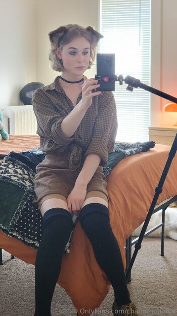 Charlott / charlotte40404 nude photo #2