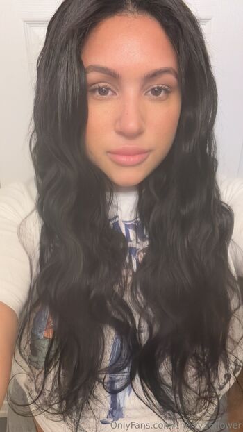 MeghanX / cherry16flower nude photo #4