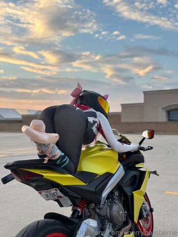 CherryBomBerry / cherrybomberrie nude photo #9