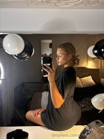 𝑀𝑒𝓁𝓁 / cherrymellie nude photo #15