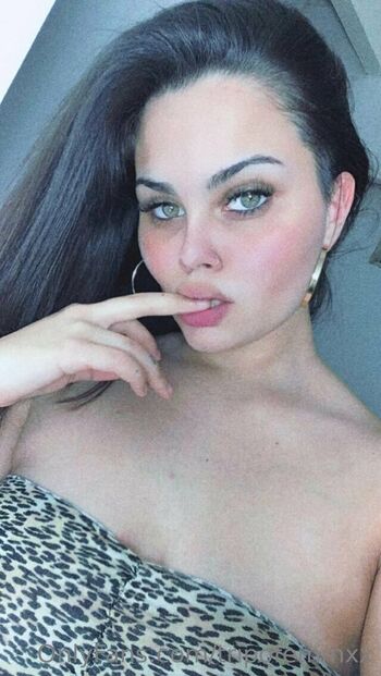 Chiari Your mixed latinaarab min / chiarisworldx / xhiaritaei nude photo #8