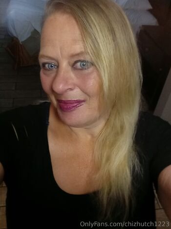 ChizzyTheEntertaine / chizhutch1223 nude photo #5