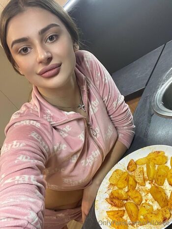 Chloe / chllooee nude photo #4