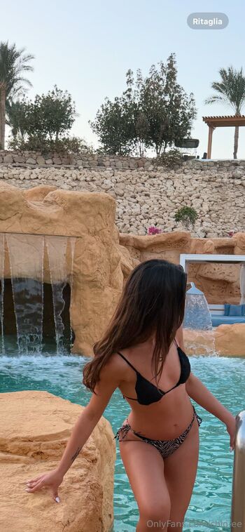 Chlo / chlo-ee nude photo #7