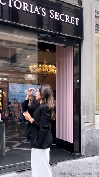 Chlo / chlo-ee nude photo #21