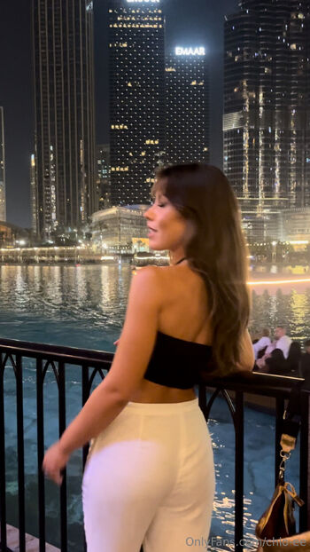 Chlo / chlo-ee nude photo #22