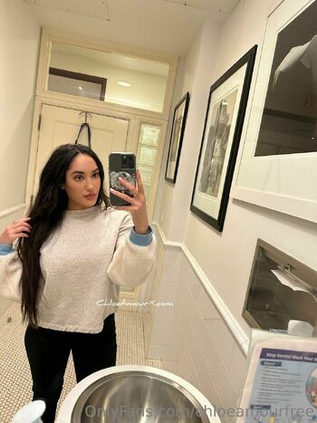 Chloe Amou / chloeamourfree nude photo #2