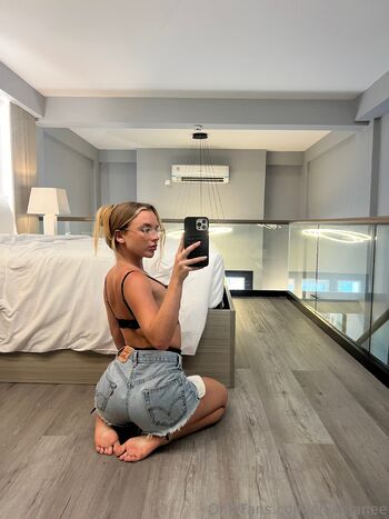 u1619996 / chloejanee nude photo #1