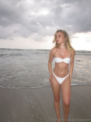 u1619996 / chloejanee nude photo #8