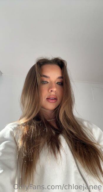 u1619996 / chloejanee nude photo #15