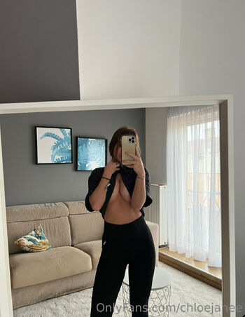 u1619996 / chloejanee nude photo #21