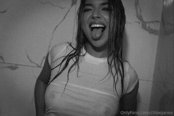 u1619996 / chloejanee nude photo #31