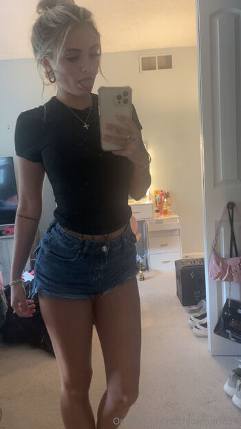 marie / chloemarie34 nude photo #3