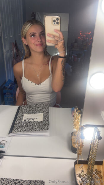 marie / chloemarie34 nude photo #15