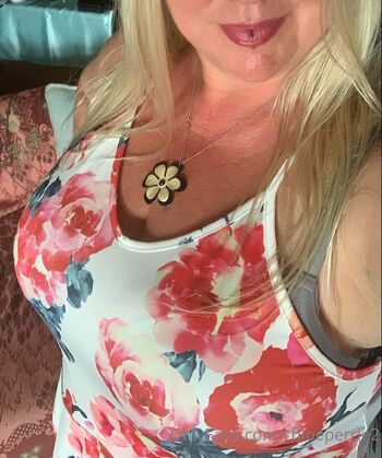 Chlo / chloeperrie2 nude photo #38