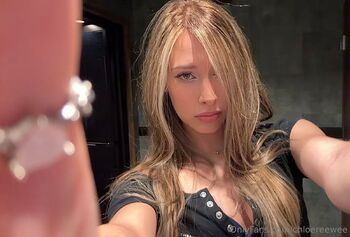 chlo / chloereewee nude photo #27