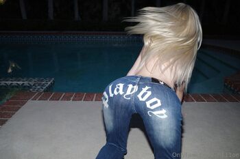 Chlo / chloesart nude photo #1