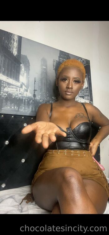 Ms.Garfiel / chocolatesincity nude photo #9