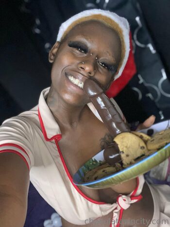 Ms.Garfiel / chocolatesincity nude photo #20