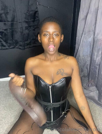 Ms.Garfiel / chocolatesincity nude photo #31