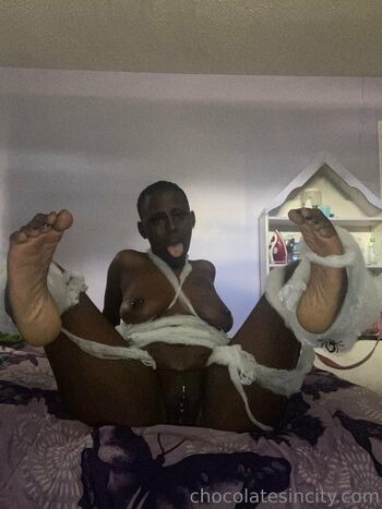 Ms.Garfiel / chocolatesincity nude photo #36