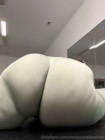 Chriss / chrissyscakessfree nude photo #3