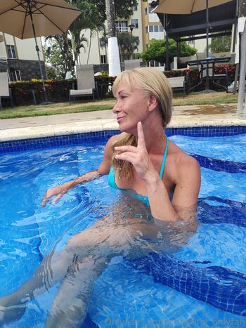 Christine OnlyFans / christine_onlyfan nude photo #4