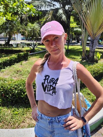 Christine OnlyFans / christine_onlyfan nude photo #11