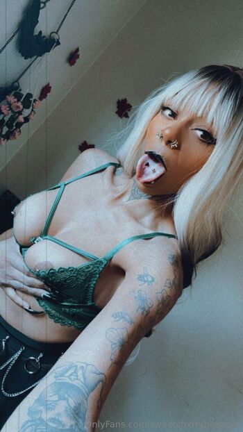 𝖈𝖍𝔁𝖗𝖗𝖞𝖈𝖗𝖊𝖒𝖕𝖎𝖊 / chxrrycreampi nude photo #2