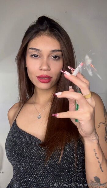 goddess c / cigarettemuse nude photo #12