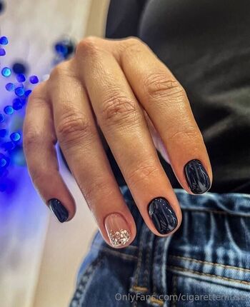 goddess c / cigarettemuse nude photo #17