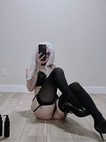 Cinn / cinna.noe nude photo #18