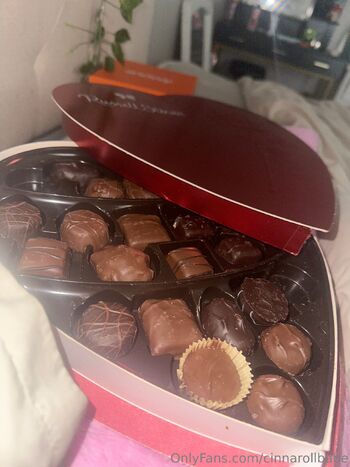 cinn / cinnarollbabe nude photo #15