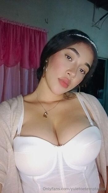 Clar Rui / clar_ruiz / yuletoetemptation1 nude photo #6