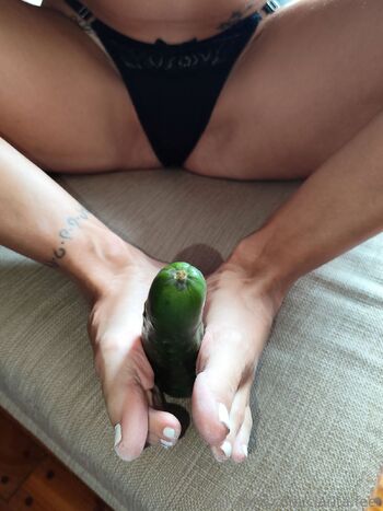 Clarita / clarita.feet / clarita.feet2 nude photo #17