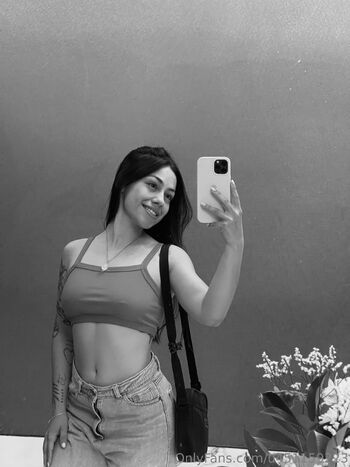 CLAU / claugomezz nude photo #8