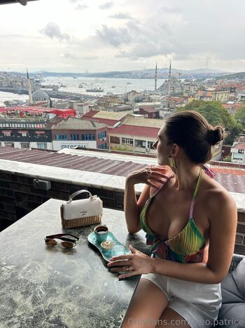 Kri / cleo.patrice nude photo #4