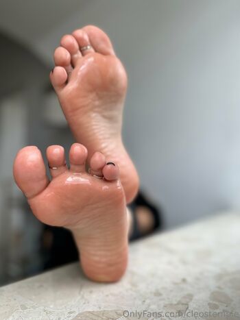 Goddess Cleo Divine Soles / cleostemple nude photo #16