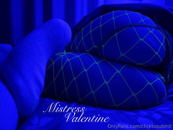 Mistress ValentineV / clicktosubmit nude photo #5