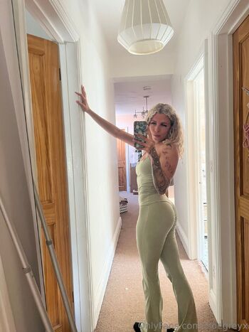 FREE PAGE / cloegreyx nude photo #16