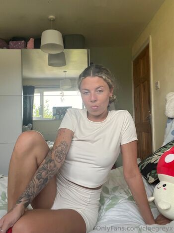 FREE PAGE / cloegreyx nude photo #18