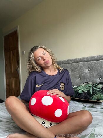 FREE PAGE / cloegreyx nude photo #25