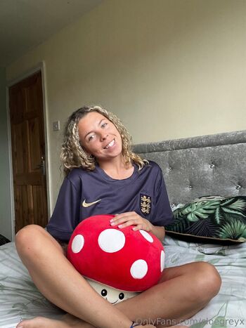 FREE PAGE / cloegreyx nude photo #27