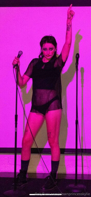 kyli / clownprincesskylie nude photo #2