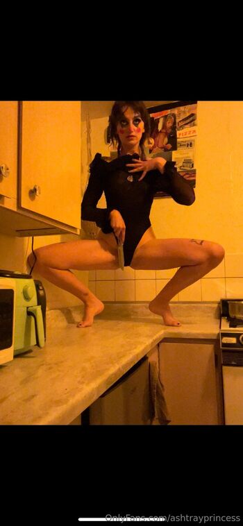 kyli / clownprincesskylie nude photo #5