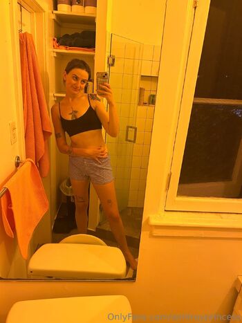 kyli / clownprincesskylie nude photo #6