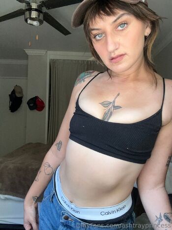 kyli / clownprincesskylie nude photo #9