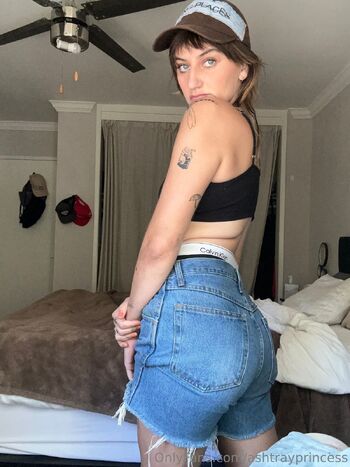 kyli / clownprincesskylie nude photo #18